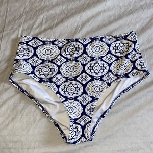 Partly high waisted bikini bottoms